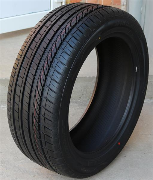 275/40R19 105W HEADWAY HU901 